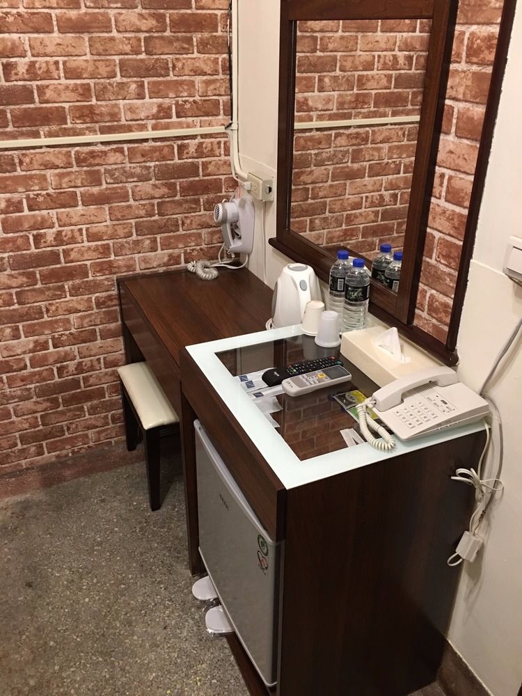 台中 东城年代旅舍酒店 外观 照片